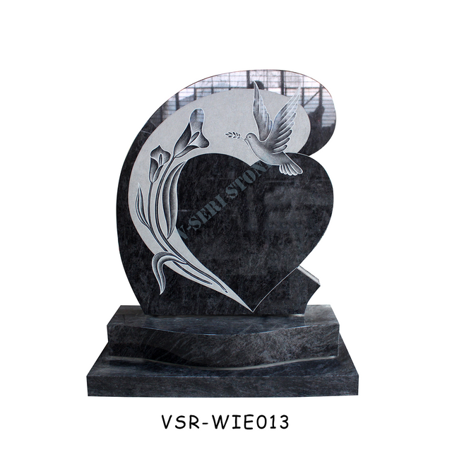 天然石バハマ青い花崗岩のハート形の墓石、鳥と花のパッテン付き